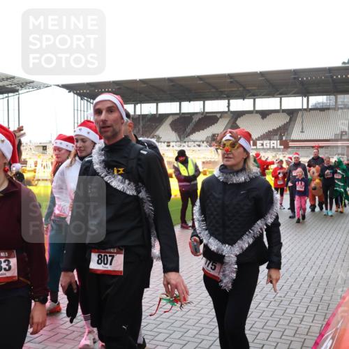 07.12.2025 - St. Pauli X-Mass-Run No. 15 Luisa Fischer http://msf.ph/oto/9390240 07.12.2025 12:11:54 Ziel 15, 4283, 15, 807, 175, 431, 4280, 2393, 2394, 3758, 3979, 4163, 4165, 4166, 4167, 4168, 4180, 4188, 4268, 4270, 4278, 4279, 4398, 4400, 4714 meine-sportfotos.de