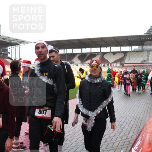 07.12.2025 - St. Pauli X-Mass-Run No. 15 Luisa Fischer http://msf.ph/oto/9390241 07.12.2025 12:11:54 Ziel 26, 15, 4283, 15, 807, 75, 2393, 2394, 3758, 3979, 4163, 4165, 4166, 4167, 4168, 4180, 4188, 4268, 4270, 4278, 4279, 4398, 4400, 4714 meine-sportfotos.de