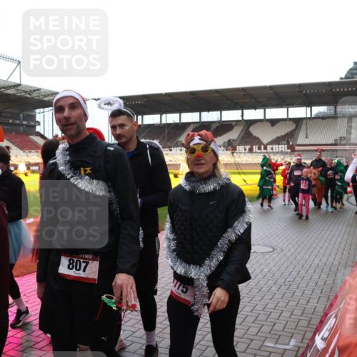 07.12.2025 - St. Pauli X-Mass-Run No. 15 Luisa Fischer http://msf.ph/oto/9390243 07.12.2025 12:11:55 Ziel 15, 4283, 15, 807, 175, 4281, 2393, 2394, 3758, 3974, 3979, 4163, 4165, 4166, 4167, 4168, 4180, 4188, 4268, 4270, 4278, 4279, 4398, 4400, 4714 meine-sportfotos.de