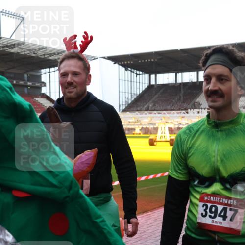 07.12.2025 - St. Pauli X-Mass-Run No. 15 Luisa Fischer http://msf.ph/oto/9390246 07.12.2025 12:12:11 Ziel 15, 3947, 1452, 2393, 2394, 3758, 3974, 3979, 4163, 4165, 4166, 4167, 4168, 4180, 4188, 4268, 4270, 4278, 4279, 4288, 4289, 4308, 4714 meine-sportfotos.de