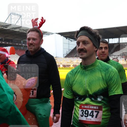 07.12.2025 - St. Pauli X-Mass-Run No. 15 Luisa Fischer http://msf.ph/oto/9390247 07.12.2025 12:12:11 Ziel 1, 15, 3947, 1452, 2393, 2394, 3758, 3974, 3979, 4163, 4165, 4166, 4167, 4168, 4180, 4188, 4268, 4270, 4278, 4279, 4288, 4289, 4308, 4714 meine-sportfotos.de