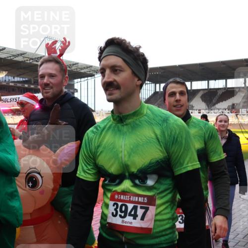 07.12.2025 - St. Pauli X-Mass-Run No. 15 Luisa Fischer http://msf.ph/oto/9390248 07.12.2025 12:12:12 Ziel 15, 3947, 3, 1452, 2393, 2394, 3758, 3974, 3979, 4163, 4165, 4166, 4167, 4168, 4180, 4188, 4268, 4270, 4278, 4279, 4288, 4289, 4308, 4714 meine-sportfotos.de