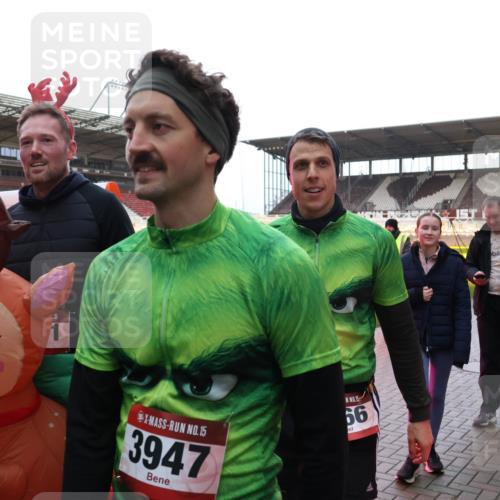 07.12.2025 - St. Pauli X-Mass-Run No. 15 Luisa Fischer http://msf.ph/oto/9390250 07.12.2025 12:12:12 Ziel 1, 15, 3947, 15, 66, 4, 45, 1452, 2393, 2394, 3758, 3974, 3979, 4163, 4165, 4166, 4167, 4168, 4180, 4188, 4268, 4270, 4278, 4279, 4288, 4289, 4308, 4714 meine-sportfotos.de