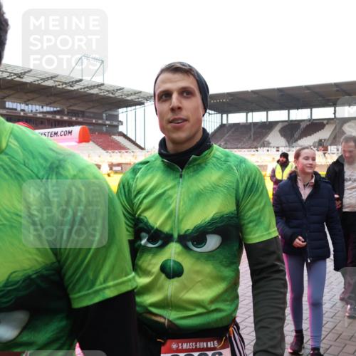 07.12.2025 - St. Pauli X-Mass-Run No. 15 Luisa Fischer http://msf.ph/oto/9390252 07.12.2025 12:12:13 Ziel 15, 1452, 2393, 2394, 3758, 3974, 3979, 4163, 4165, 4166, 4167, 4168, 4180, 4188, 4268, 4270, 4278, 4279, 4288, 4289, 4308, 4714 meine-sportfotos.de
