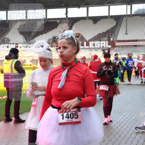 07.12.2025 - St. Pauli X-Mass-Run No. 15 Luisa Fischer http://msf.ph/oto/9390259 07.12.2025 12:12:23 Ziel 4, 15, 1405, 3376, 3375, 1033, 1452, 3974, 3979, 4163, 4165, 4166, 4167, 4168, 4268, 4270, 4278, 4279, 4288, 4289, 4308, 4714 meine-sportfotos.de