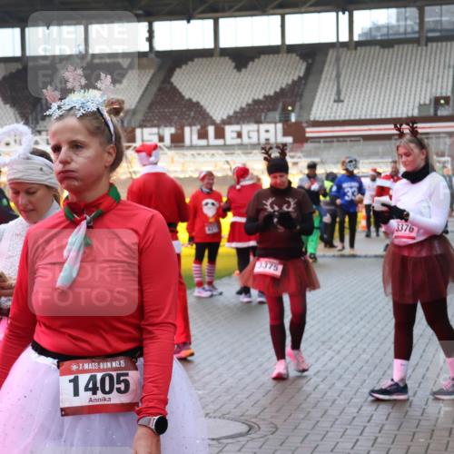 07.12.2025 - St. Pauli X-Mass-Run No. 15 Luisa Fischer http://msf.ph/oto/9390261 07.12.2025 12:12:23 Ziel 15, 1405, 3375, 3376, 1033, 1452, 3974, 3979, 4163, 4165, 4166, 4167, 4168, 4268, 4270, 4278, 4279, 4288, 4289, 4308, 4714 meine-sportfotos.de