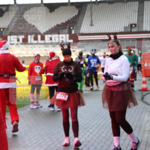 07.12.2025 - St. Pauli X-Mass-Run No. 15 Luisa Fischer http://msf.ph/oto/9390262 07.12.2025 12:12:24 Ziel 44, 3375, 1033, 1452, 3974, 3979, 4163, 4165, 4166, 4167, 4168, 4268, 4270, 4278, 4279, 4288, 4289, 4308, 4714 meine-sportfotos.de