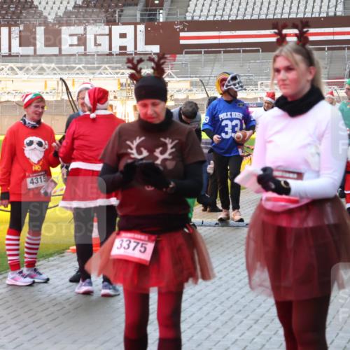 07.12.2025 - St. Pauli X-Mass-Run No. 15 Luisa Fischer http://msf.ph/oto/9390263 07.12.2025 12:12:24 Ziel 4315, 3375, 13, 32, 208, 1033, 1452, 3974, 3979, 4163, 4165, 4166, 4167, 4168, 4268, 4270, 4278, 4279, 4288, 4289, 4308, 4714 meine-sportfotos.de