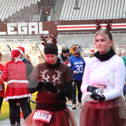 07.12.2025 - St. Pauli X-Mass-Run No. 15 Luisa Fischer http://msf.ph/oto/9390266 07.12.2025 12:12:25 Ziel 33, 4315, 3375, 576, 18, 27, 1033, 1452, 3974, 3979, 4163, 4165, 4166, 4167, 4168, 4268, 4270, 4278, 4279, 4288, 4289, 4308, 4714 meine-sportfotos.de