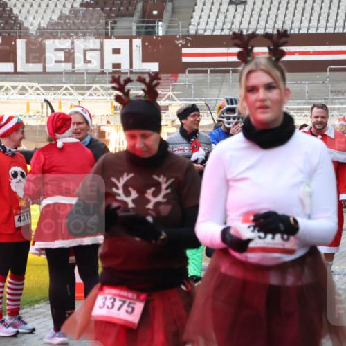 07.12.2025 - St. Pauli X-Mass-Run No. 15 Luisa Fischer http://msf.ph/oto/9390267 07.12.2025 12:12:26 Ziel 431, 3375, 208, 827, 1033, 1452, 3974, 3979, 4163, 4165, 4166, 4167, 4168, 4268, 4270, 4278, 4279, 4288, 4289, 4308, 4714 meine-sportfotos.de