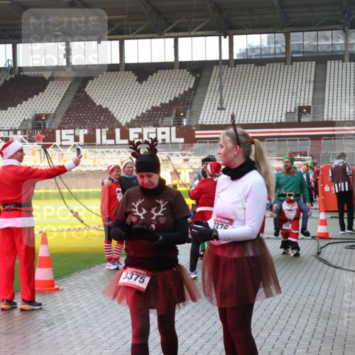 07.12.2025 - St. Pauli X-Mass-Run No. 15 Luisa Fischer http://msf.ph/oto/9390275 07.12.2025 12:12:28 Ziel 3375, 3370, 1033, 1452, 3974, 3979, 4163, 4165, 4166, 4167, 4168, 4268, 4270, 4278, 4279, 4288, 4289, 4308, 4714 meine-sportfotos.de
