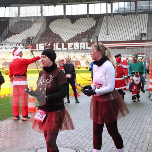 07.12.2025 - St. Pauli X-Mass-Run No. 15 Luisa Fischer http://msf.ph/oto/9390281 07.12.2025 12:12:30 Ziel 4313, 1375, 3370, 1033, 1452, 3974, 3977, 3978, 3979, 4163, 4165, 4166, 4167, 4168, 4268, 4270, 4278, 4279, 4288, 4289, 4308, 4714 meine-sportfotos.de