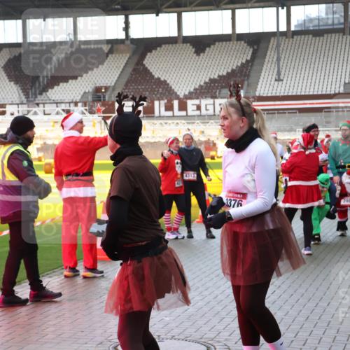 07.12.2025 - St. Pauli X-Mass-Run No. 15 Luisa Fischer http://msf.ph/oto/9390283 07.12.2025 12:12:30 Ziel 4313, 3376, 208, 1033, 1452, 3974, 3977, 3978, 3979, 4163, 4165, 4166, 4167, 4168, 4268, 4270, 4278, 4279, 4288, 4289, 4308, 4714 meine-sportfotos.de