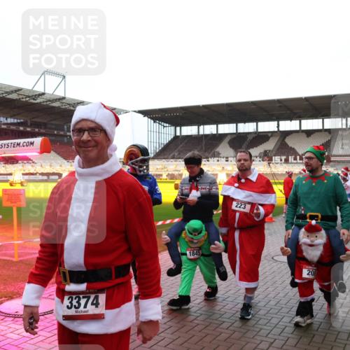 07.12.2025 - St. Pauli X-Mass-Run No. 15 Luisa Fischer http://msf.ph/oto/9390301 07.12.2025 12:12:42 Ziel 3374, 1845, 223, 208, 1033, 1452, 3972, 3974, 3977, 3978, 3979, 4288, 4289, 4308 meine-sportfotos.de