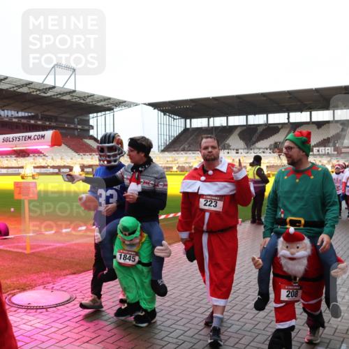 07.12.2025 - St. Pauli X-Mass-Run No. 15 Luisa Fischer http://msf.ph/oto/9390305 07.12.2025 12:12:43 Ziel 22, 223, 1845, 208, 1033, 1452, 3972, 3974, 3977, 3978, 4288, 4289, 4308 meine-sportfotos.de