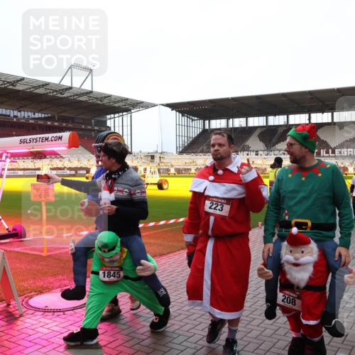 07.12.2025 - St. Pauli X-Mass-Run No. 15 Luisa Fischer http://msf.ph/oto/9390306 07.12.2025 12:12:43 Ziel 223, 1845, 208, 1033, 1452, 3972, 3974, 3977, 3978, 4288, 4289, 4308 meine-sportfotos.de