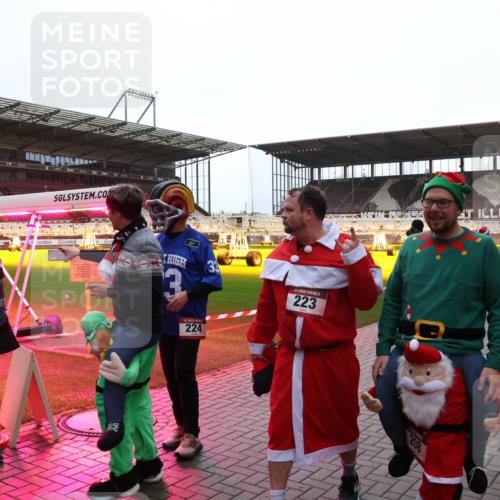 07.12.2025 - St. Pauli X-Mass-Run No. 15 Luisa Fischer http://msf.ph/oto/9390307 07.12.2025 12:12:44 Ziel 3, 15, 223, 224, 208, 4836, 1033, 1452, 3972, 3977, 3978, 4288, 4289, 4308 meine-sportfotos.de