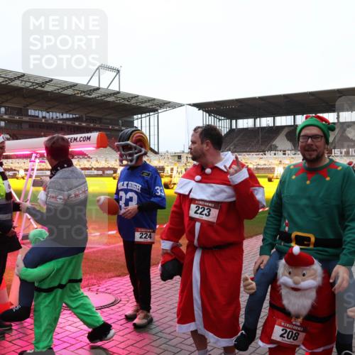07.12.2025 - St. Pauli X-Mass-Run No. 15 Luisa Fischer http://msf.ph/oto/9390309 07.12.2025 12:12:44 Ziel 15, 223, 224, 5, 208, 1033, 1452, 3972, 3977, 3978, 4288, 4289, 4308 meine-sportfotos.de