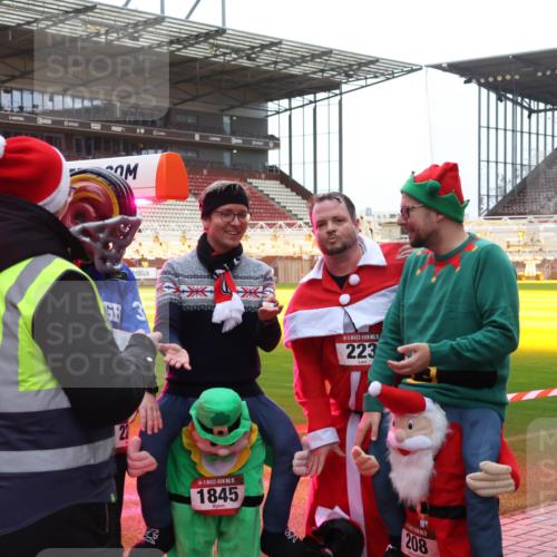 07.12.2025 - St. Pauli X-Mass-Run No. 15 Luisa Fischer http://msf.ph/oto/9390313 07.12.2025 12:12:55 Ziel 15, 223, 15, 1845, 208, 1033, 3972, 3977, 3978 meine-sportfotos.de