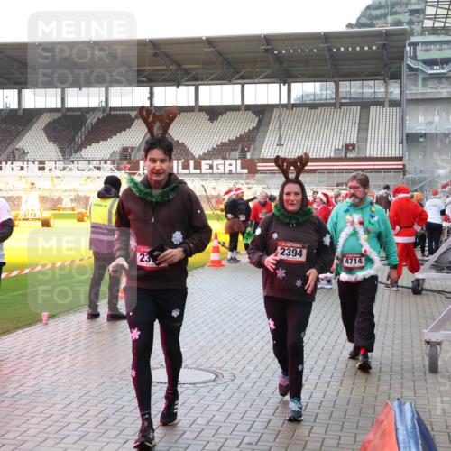 07.12.2025 - St. Pauli X-Mass-Run No. 15 Luisa Fischer http://msf.ph/oto/9390316 07.12.2025 12:12:58 Ziel 23, 2394, 4714, 1033, 1500, 1503, 3972, 3977, 3978 meine-sportfotos.de