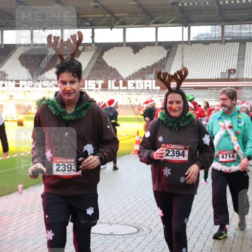 07.12.2025 - St. Pauli X-Mass-Run No. 15 Luisa Fischer http://msf.ph/oto/9390318 07.12.2025 12:12:58 Ziel 831, 2393, 15, 2394, 4714, 1033, 1500, 1503, 3972, 3977, 3978 meine-sportfotos.de