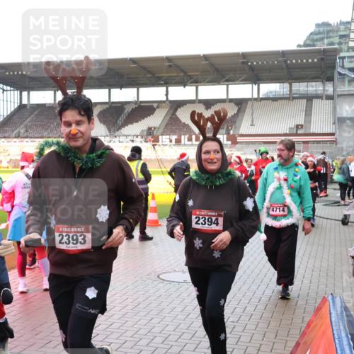 07.12.2025 - St. Pauli X-Mass-Run No. 15 Luisa Fischer http://msf.ph/oto/9390321 07.12.2025 12:12:59 Ziel 208, 15, 2393, 5, 2394, 4714, 1033, 1500, 1503, 3972, 3977, 3978 meine-sportfotos.de