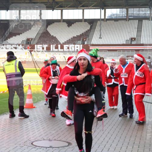 07.12.2025 - St. Pauli X-Mass-Run No. 15 Luisa Fischer http://msf.ph/oto/9390326 07.12.2025 12:13:05 Ziel 31, 4166, 4165, 1033, 1500, 1503, 3972, 3977, 3978 meine-sportfotos.de
