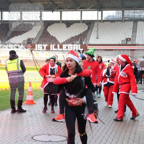 07.12.2025 - St. Pauli X-Mass-Run No. 15 Luisa Fischer http://msf.ph/oto/9390327 07.12.2025 12:13:06 Ziel 831, 4165, 1033, 1500, 1503, 3972, 3977, 3978 meine-sportfotos.de