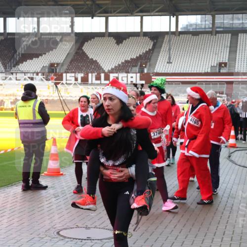 07.12.2025 - St. Pauli X-Mass-Run No. 15 Luisa Fischer http://msf.ph/oto/9390329 07.12.2025 12:13:06 Ziel 831, 3746, 4165, 1033, 1500, 1503, 3972, 3977, 3978 meine-sportfotos.de