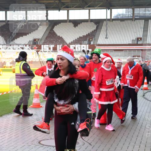 07.12.2025 - St. Pauli X-Mass-Run No. 15 Luisa Fischer http://msf.ph/oto/9390330 07.12.2025 12:13:06 Ziel 831, 1, 4166, 44, 3746, 1033, 1500, 1503, 3972, 3977, 3978 meine-sportfotos.de