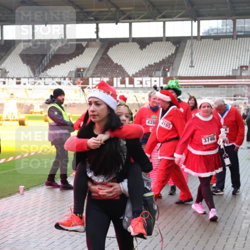 07.12.2025 - St. Pauli X-Mass-Run No. 15 Luisa Fischer http://msf.ph/oto/9390332 07.12.2025 12:13:07 Ziel 831, 439, 4165, 3746, 1500, 1503, 3972, 3977, 3978 meine-sportfotos.de
