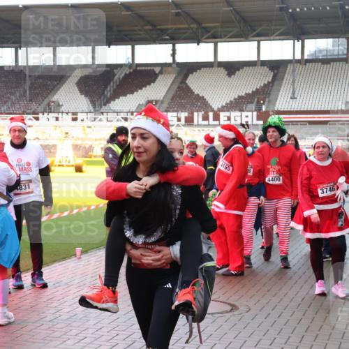 07.12.2025 - St. Pauli X-Mass-Run No. 15 Luisa Fischer http://msf.ph/oto/9390333 07.12.2025 12:13:07 Ziel 831, 4165, 4400, 3746, 1500, 1503, 3972, 3977, 3978 meine-sportfotos.de