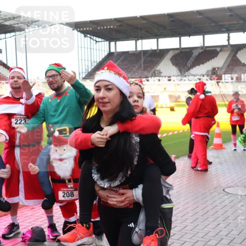 07.12.2025 - St. Pauli X-Mass-Run No. 15 Luisa Fischer http://msf.ph/oto/9390335 07.12.2025 12:13:08 Ziel 223, 345, 208, 4315, 4398, 4400, 1500, 1503, 3972, 3977, 3978 meine-sportfotos.de