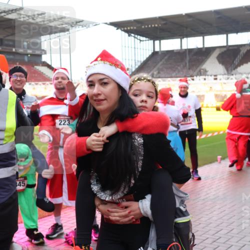 07.12.2025 - St. Pauli X-Mass-Run No. 15 Luisa Fischer http://msf.ph/oto/9390336 07.12.2025 12:13:09 Ziel 223, 345, 43, 1500, 1503, 3972, 3977, 3978 meine-sportfotos.de