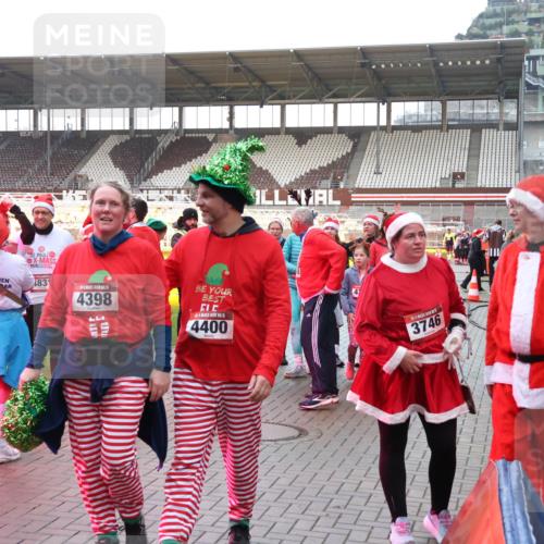07.12.2025 - St. Pauli X-Mass-Run No. 15 Luisa Fischer http://msf.ph/oto/9390341 07.12.2025 12:13:12 Ziel 0, 183, 5, 4398, 4400, 4, 3746, 1500, 1503, 3972, 3977, 3978 meine-sportfotos.de