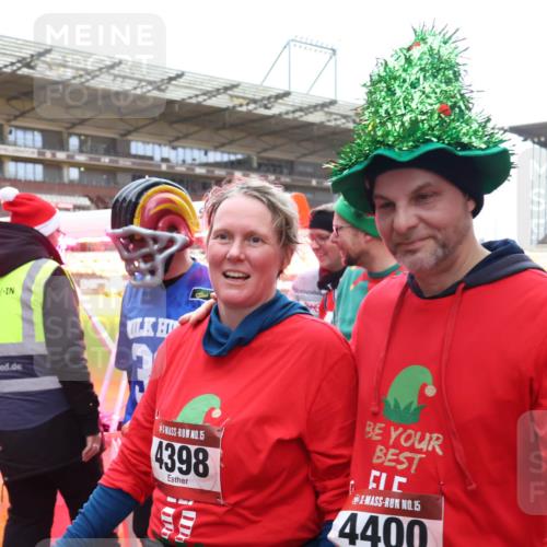 07.12.2025 - St. Pauli X-Mass-Run No. 15 Luisa Fischer http://msf.ph/oto/9390344 07.12.2025 12:13:14 Ziel 15, 4398, 15, 4400, 1500, 1503, 3972, 3977, 3978 meine-sportfotos.de