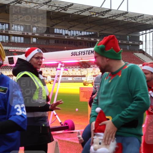 07.12.2025 - St. Pauli X-Mass-Run No. 15 Luisa Fischer http://msf.ph/oto/9390347 07.12.2025 12:13:15 Ziel 33, 3, 223, 1500, 1503, 2543, 3972, 3977, 3978 meine-sportfotos.de
