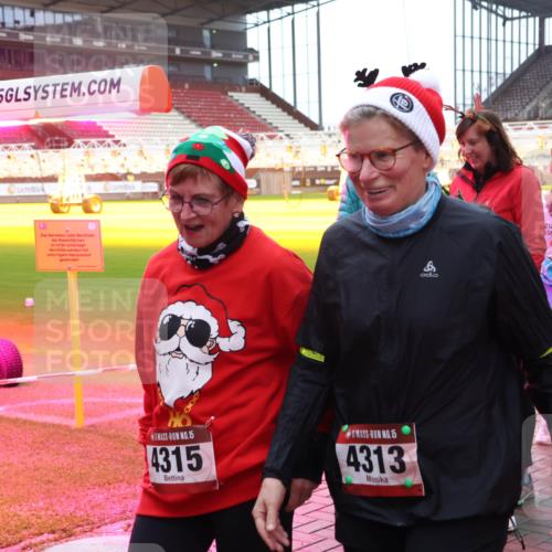 07.12.2025 - St. Pauli X-Mass-Run No. 15 Luisa Fischer http://msf.ph/oto/9390362 07.12.2025 12:13:23 Ziel 4, 15, 4315, 15, 4313, 831, 455, 463, 466, 1500, 1503, 2543 meine-sportfotos.de