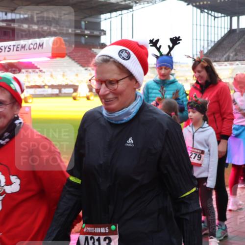 07.12.2025 - St. Pauli X-Mass-Run No. 15 Luisa Fischer http://msf.ph/oto/9390363 07.12.2025 12:13:23 Ziel 15, 4312, 279, 455, 463, 466, 1500, 1503, 2543 meine-sportfotos.de