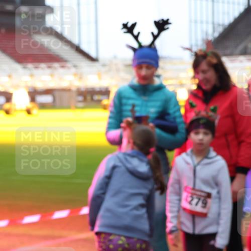 07.12.2025 - St. Pauli X-Mass-Run No. 15 Luisa Fischer http://msf.ph/oto/9390366 07.12.2025 12:13:24 Ziel 1279, 455, 463, 466, 1500, 1503, 2543, 4713 meine-sportfotos.de