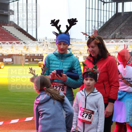 07.12.2025 - St. Pauli X-Mass-Run No. 15 Luisa Fischer http://msf.ph/oto/9390369 07.12.2025 12:13:25 Ziel 15, 4278, 15, 4279, 31, 455, 463, 466, 1500, 1503, 2543, 4713 meine-sportfotos.de