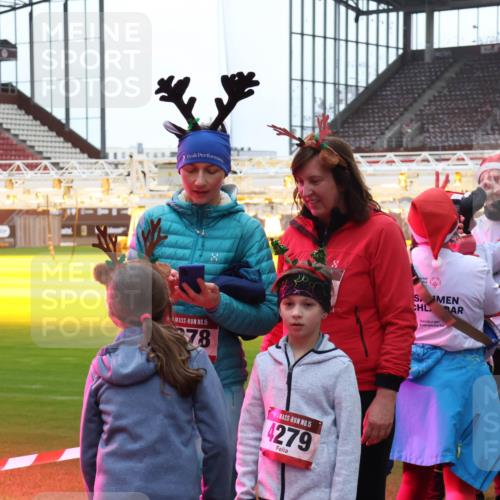 07.12.2025 - St. Pauli X-Mass-Run No. 15 Luisa Fischer http://msf.ph/oto/9390370 07.12.2025 12:13:25 Ziel 15, 78, 15, 4279, 31, 455, 463, 466, 1500, 1503, 2543, 4713 meine-sportfotos.de