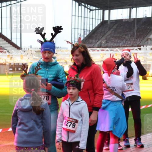 07.12.2025 - St. Pauli X-Mass-Run No. 15 Luisa Fischer http://msf.ph/oto/9390371 07.12.2025 12:13:26 Ziel 5, 78, 5, 4279, 31, 455, 463, 466, 1500, 1503, 2543, 4713 meine-sportfotos.de