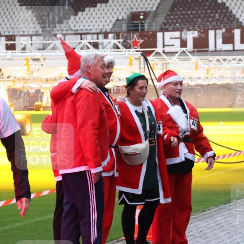 07.12.2025 - St. Pauli X-Mass-Run No. 15 Luisa Fischer http://msf.ph/oto/9390376 07.12.2025 12:13:28 Ziel 5, 4831, 41, 41, 455, 463, 466, 1500, 1503, 2543, 4713 meine-sportfotos.de