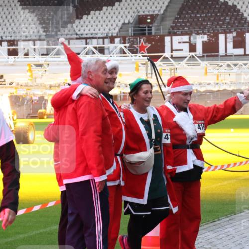 07.12.2025 - St. Pauli X-Mass-Run No. 15 Luisa Fischer http://msf.ph/oto/9390377 07.12.2025 12:13:28 Ziel 15, 4831, 41, 416, 455, 463, 466, 1500, 1503, 2543, 4713 meine-sportfotos.de