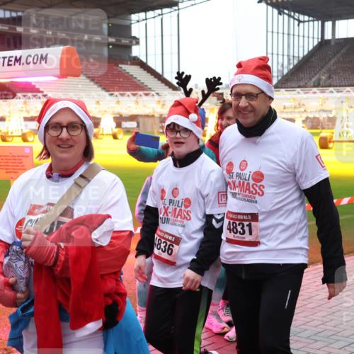 07.12.2025 - St. Pauli X-Mass-Run No. 15 Luisa Fischer http://msf.ph/oto/9390386 07.12.2025 12:13:36 Ziel 5, 836, 15, 4831, 455, 463, 466, 1500, 1503, 2543, 3645, 4077, 4258, 4261, 4713 meine-sportfotos.de