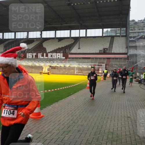 07.12.2025 - St. Pauli X-Mass-Run No. 15 Fabian Wolf http://msf.ph/oto/9390395 07.12.2025 10:23:47 Ziel 638, 1104, 2603, 2634, 3539, 3644, 3649, 3887, 3890, 4043, 4139, 4144, 4377, 4378 meine-sportfotos.de