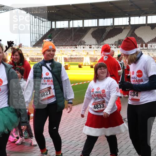 07.12.2025 - St. Pauli X-Mass-Run No. 15 Luisa Fischer http://msf.ph/oto/9390399 07.12.2025 12:13:43 Ziel 15, 4827, 15, 4833, 4834, 15, 4826, 455, 463, 466, 1500, 1503, 2543, 3645, 4077, 4258, 4261, 4713 meine-sportfotos.de