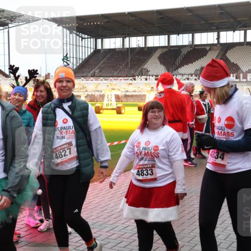 07.12.2025 - St. Pauli X-Mass-Run No. 15 Luisa Fischer http://msf.ph/oto/9390400 07.12.2025 12:13:43 Ziel 15, 4826, 6, 15, 4827, 15, 4833, 4834, 1033, 455, 463, 466, 1500, 1503, 2543, 3645, 4077, 4258, 4261, 4713 meine-sportfotos.de