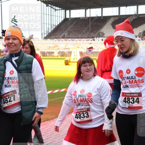 07.12.2025 - St. Pauli X-Mass-Run No. 15 Luisa Fischer http://msf.ph/oto/9390403 07.12.2025 12:13:44 Ziel 15, 4827, 15, 4833, 15, 4834, 455, 463, 466, 1500, 1503, 2543, 3645, 4077, 4258, 4261, 4713 meine-sportfotos.de